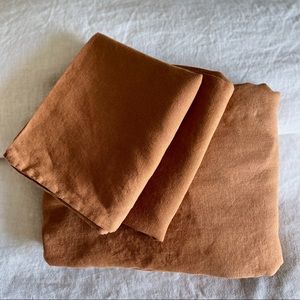 BED THREADS (2) standard pillowcases and (1) Queen size Fitted Sheet. Rust